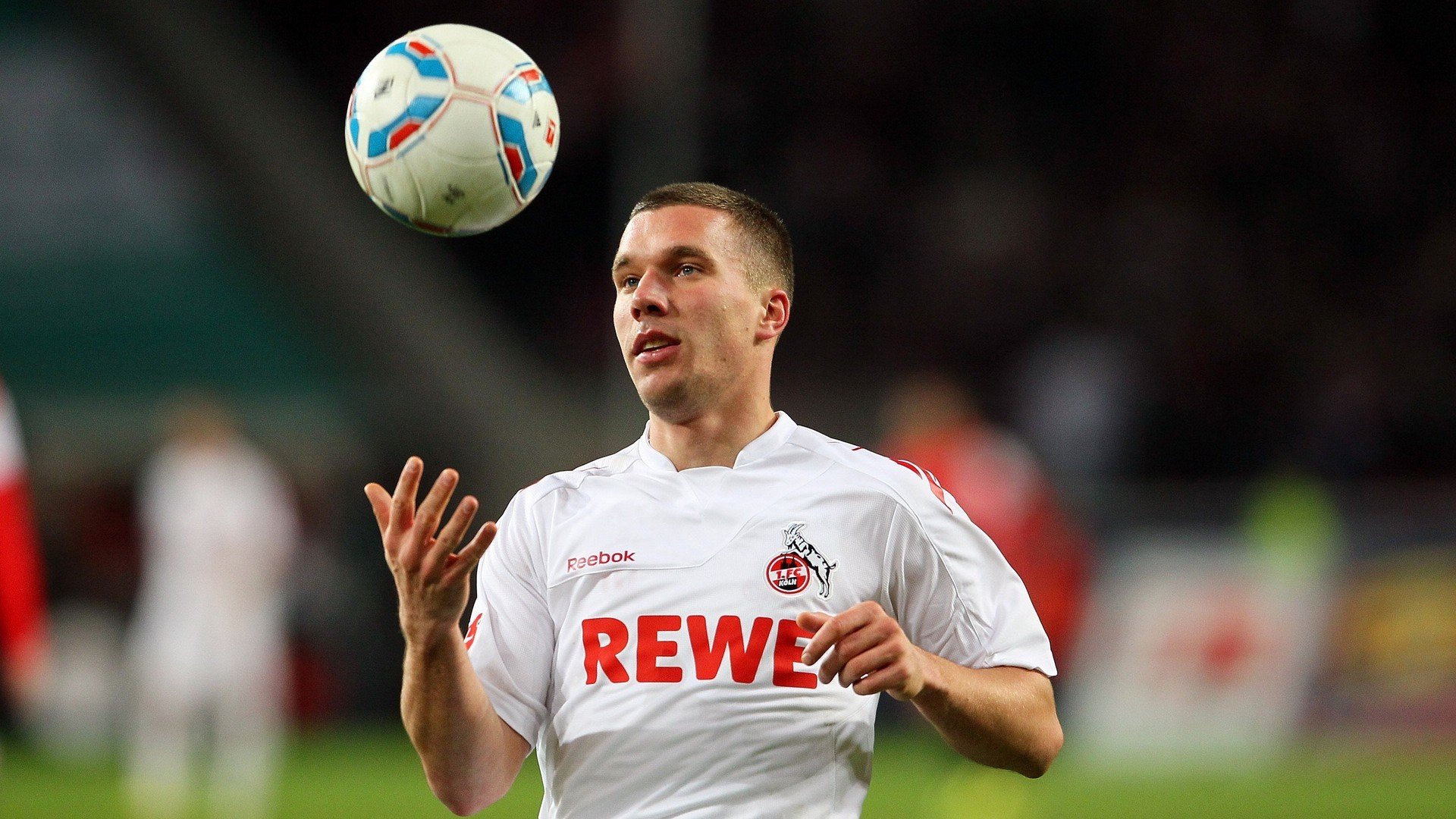 魔术冲垮76人，文班亚马在年度焦点之战接管比赛